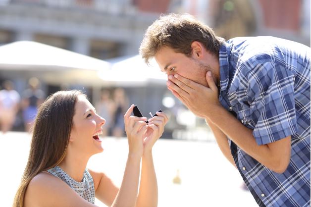 E6 Rings-A Unique Twist on an Old Tradition_ Women Proposing to Men